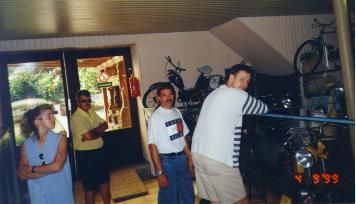 990905a.jpg (15342 Byte)